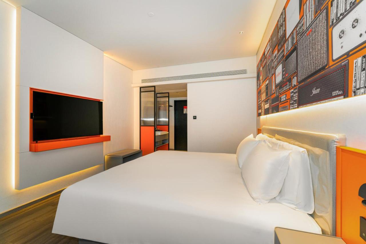 Ibis Styles Hotel - 260M From Guangji Street Subway Station 시안 외부 사진